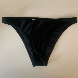 Aerie black cheeky bikini bottoms. Size M